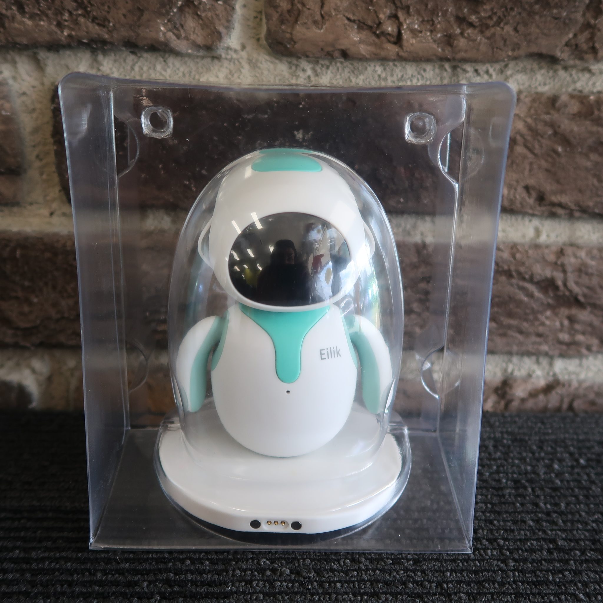 eilik-desk-companion-robot-no-accessories-hl6173-hock-and-go