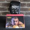 TEAM TSZYU 2.0 SIGNED BOXING GLOVE HL3444