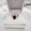 9CT YELLOW GOLD RED STONE DRESS RING HL5525 - Image 5