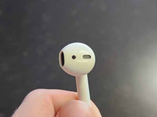 Apple Airpods 1st Gen - HL22686 - Image 4
