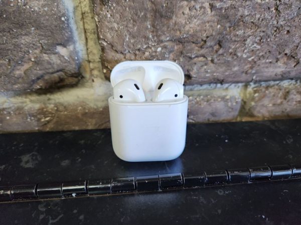 Apple Airpods 1st Gen - HL22686