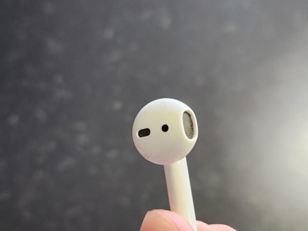 Apple Airpods 1st Gen - HL22686 - Image 5