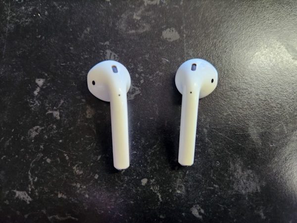 Apple Airpods 1st Gen - HL22686 - Image 3