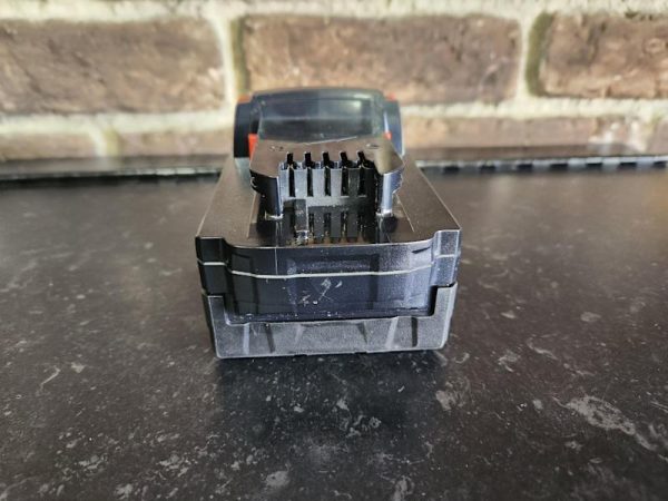 Milwaukee 18v 5ah Battery - HL22677 - Image 8