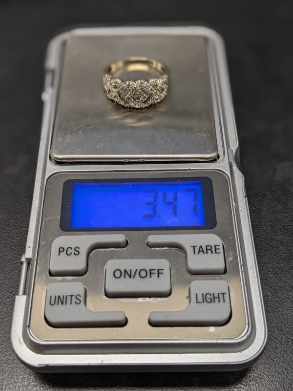 9CT YELLOW GOLD DIAMOND RING W/ WEAVE PATTERN - LG23596 - Image 10