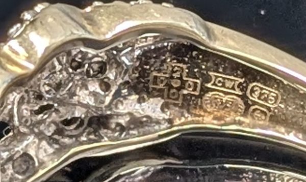 9CT YELLOW GOLD DIAMOND RING W/ WEAVE PATTERN - LG23596 - Image 8