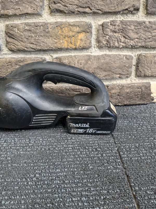 Makita Vacuum and Battery - Image 2