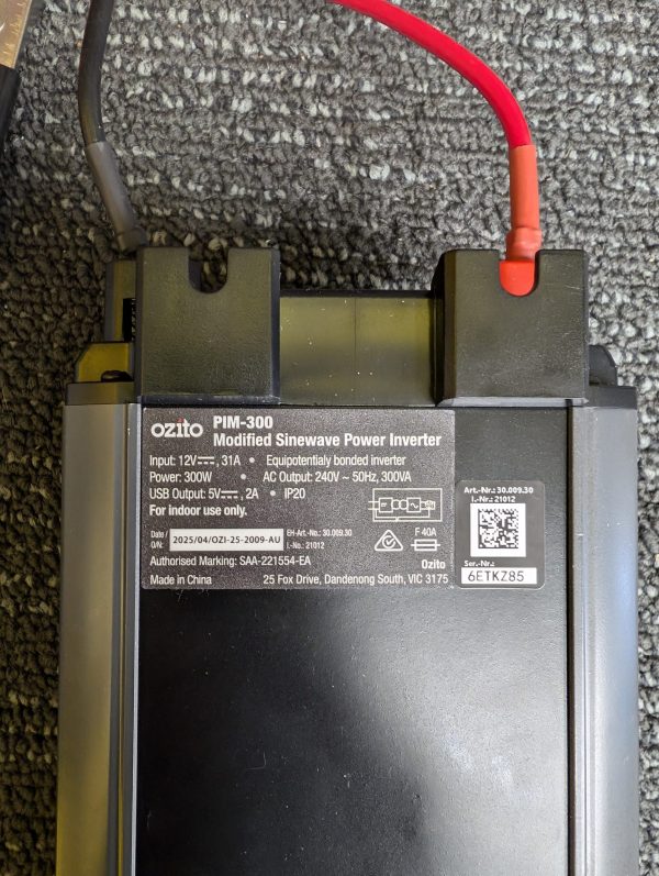 Ozito 12V 300W Power Inverter - Image 12