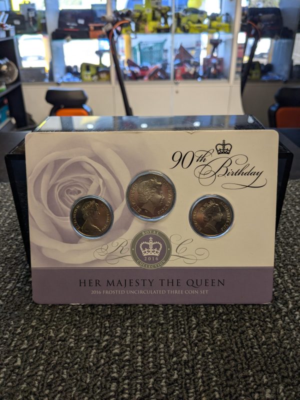 HER MAJESTY THE QUEEN 90TH BIRTHDAY 2016 COIN SET - LG22760 - Image 9