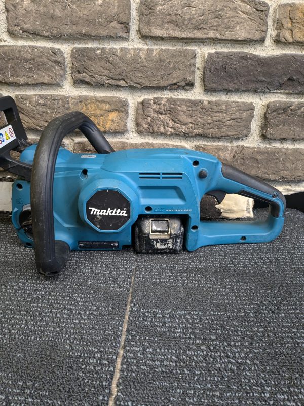 Makita Chainsaw and Battery - Image 3