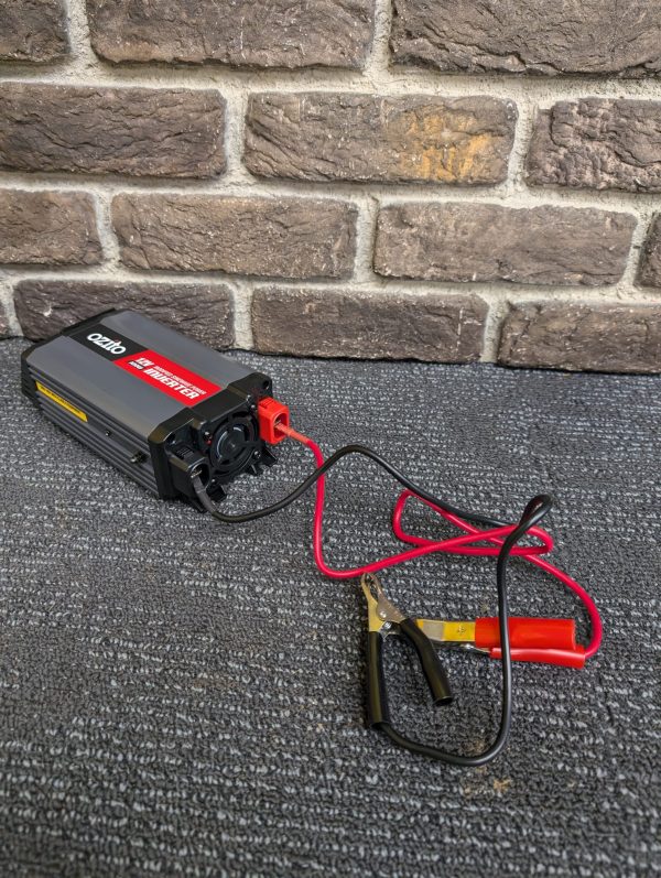 Ozito 12V 300W Power Inverter - Image 9