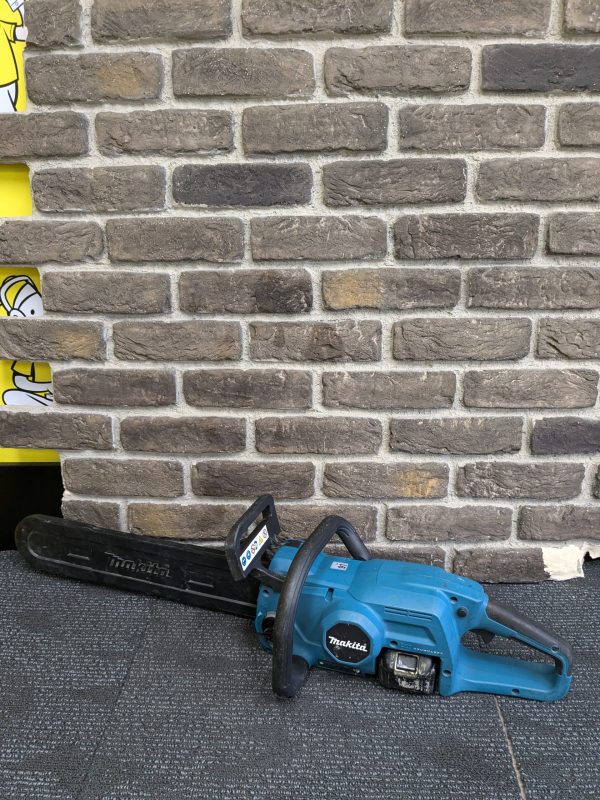 Makita Chainsaw and Battery - Image 7