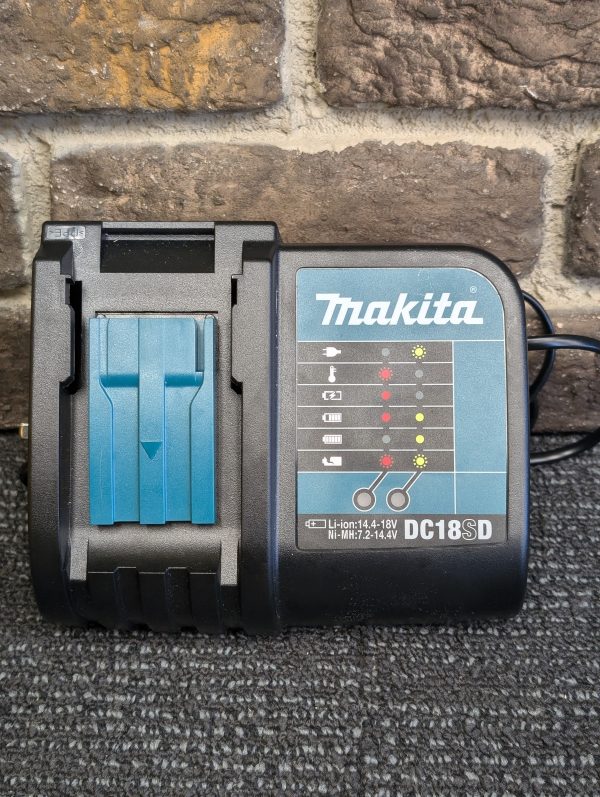 Makita Charger and battery - LG23525 - Image 2