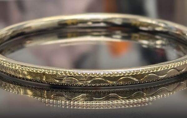 17ct Yellow Gold Patterned Bangle - LG22653 - Image 9