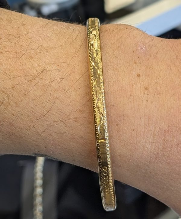 17ct Yellow Gold Patterned Bangle - LG22653 - Image 16