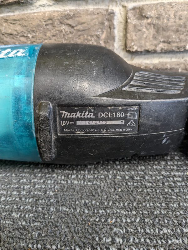 Makita Vacuum and Battery - Image 5