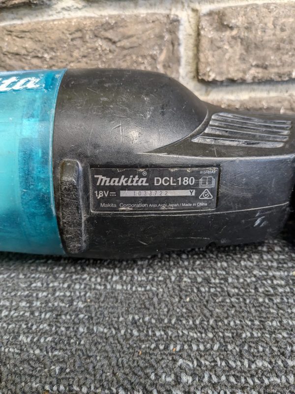 Makita Vacuum and Battery - Image 10