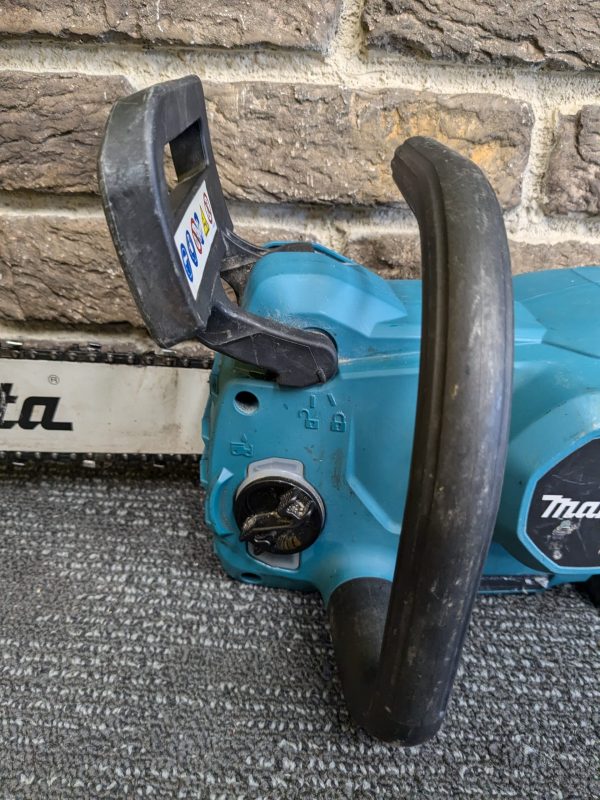 Makita Chainsaw and Battery - Image 10