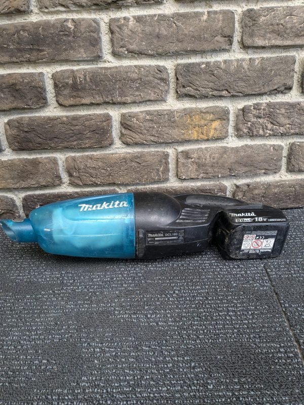 Makita Vacuum and Battery - Image 9
