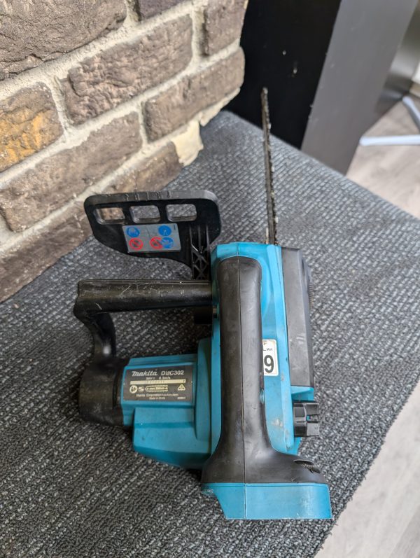 Makita Chainsaw (Skin only) - Image 3