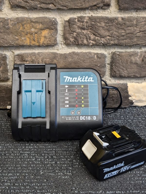 Makita Charger and battery - LG23525