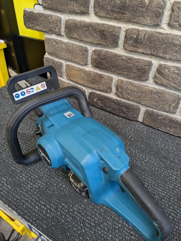 Makita Chainsaw and Battery - Image 12