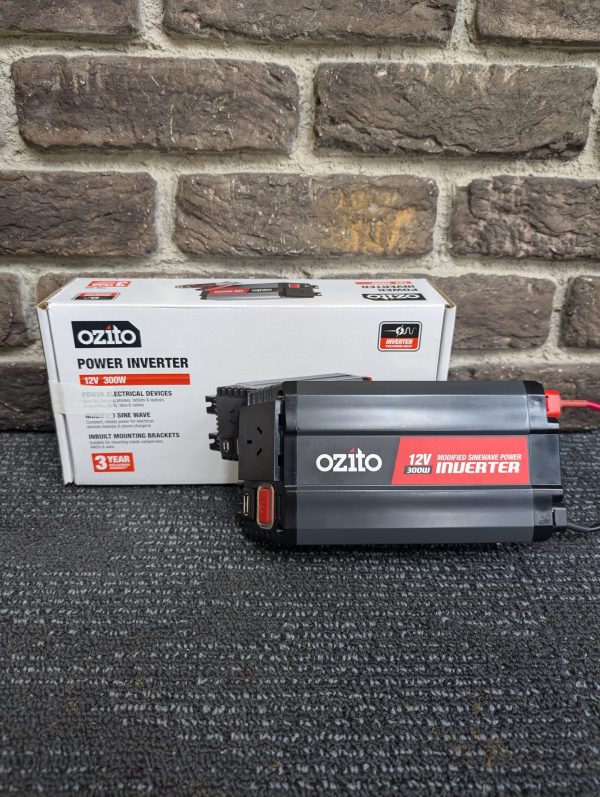 Ozito 12V 300W Power Inverter - Image 7