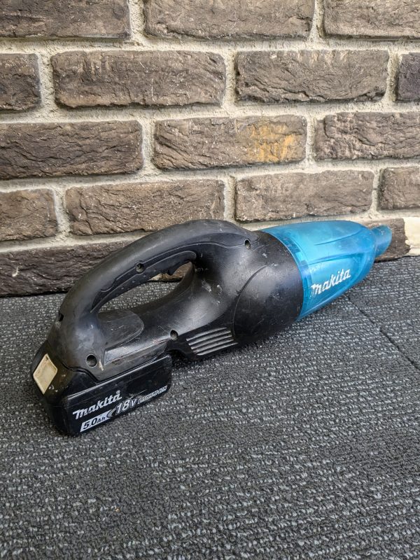 Makita Vacuum and Battery - Image 3