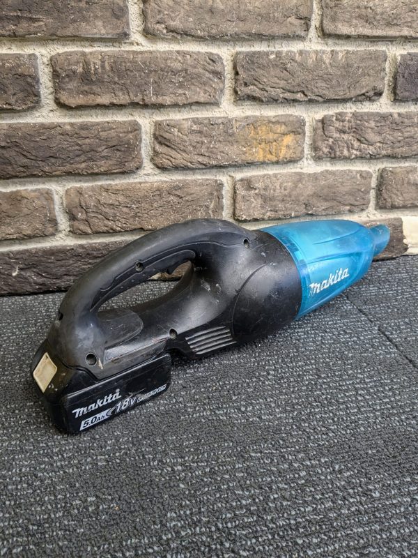 Makita Vacuum and Battery - Image 8