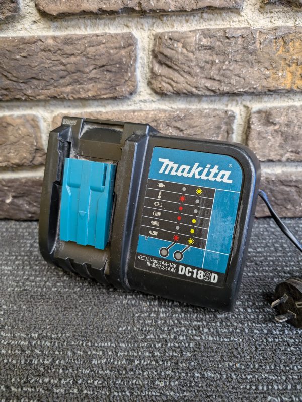 Makita 18V Battery Charger