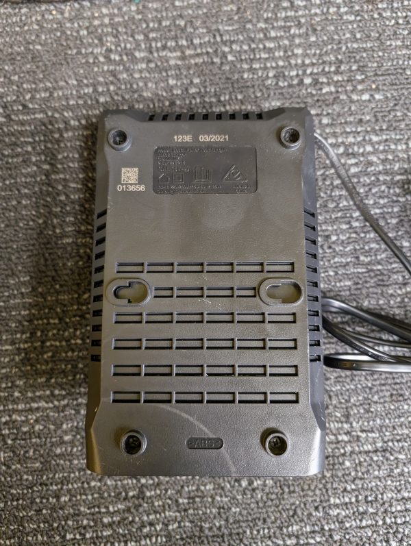 Bosch 18V Battery Charger - Image 3