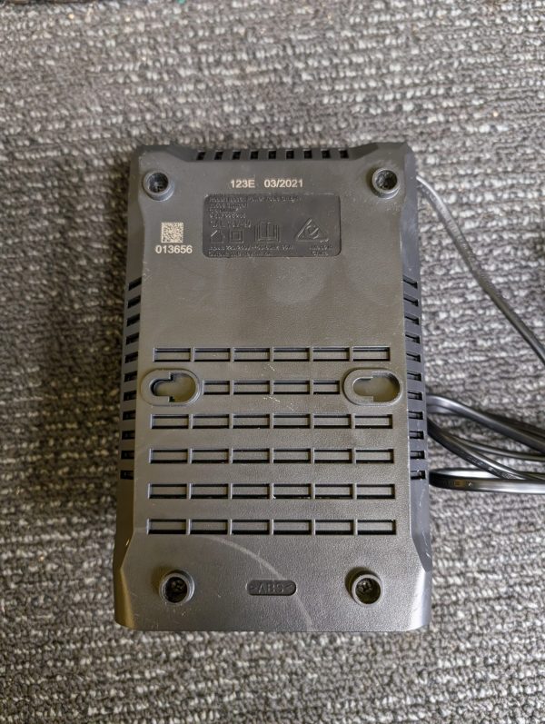 Bosch 18V Battery Charger - Image 6