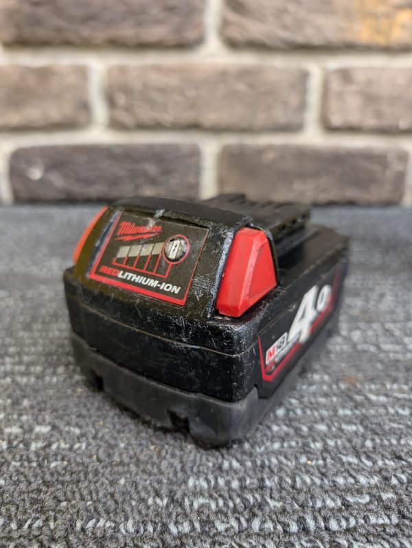 Milwaukee 18V 4.0Ah Battery - Image 4