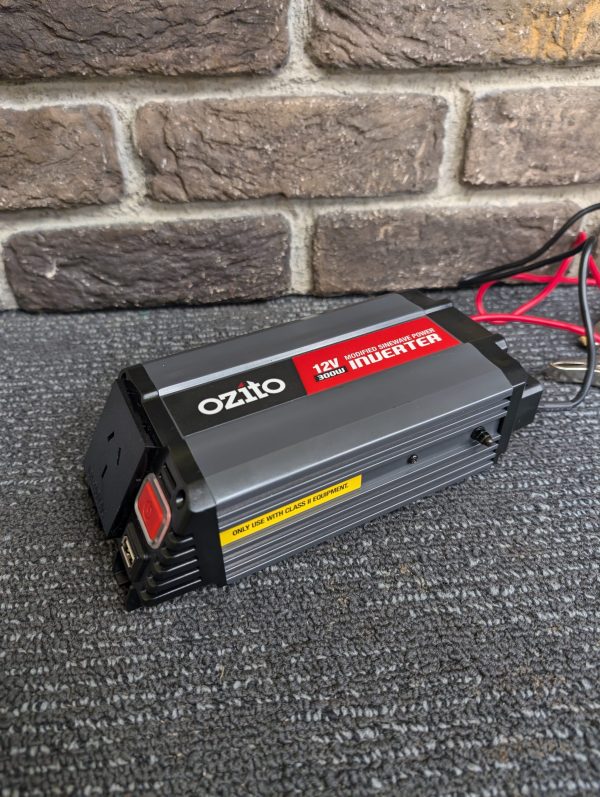 Ozito 12V 300W Power Inverter - Image 8