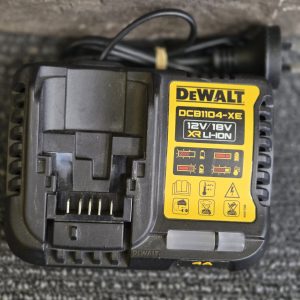 DEWALT 12/18V BATTERY CHARGER - LG24154