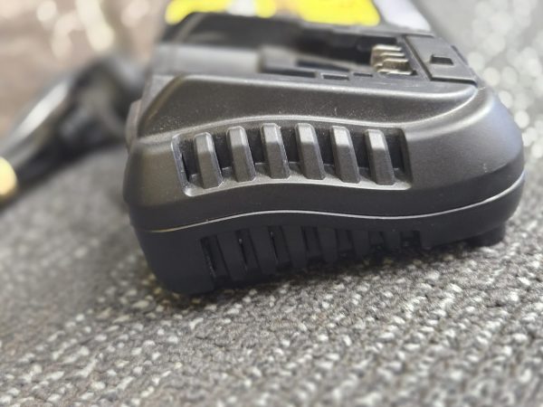 DEWALT 12/18V BATTERY CHARGER - LG24154 - Image 8