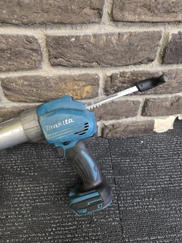 Makita Caulking Gun (Skin only) - 24372 - Image 2