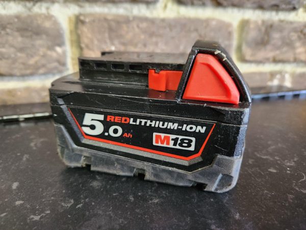 Milwaukee 18v 5ah Battery - HL23867 - Image 6