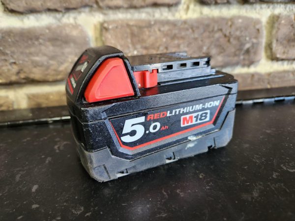 Milwaukee 18v 5ah Battery - HL23867 - Image 5
