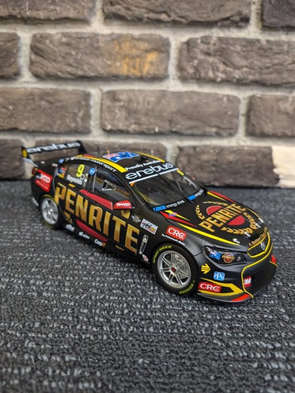 Authentic Collectables Holden VF Commodore - LG20380 - Image 10