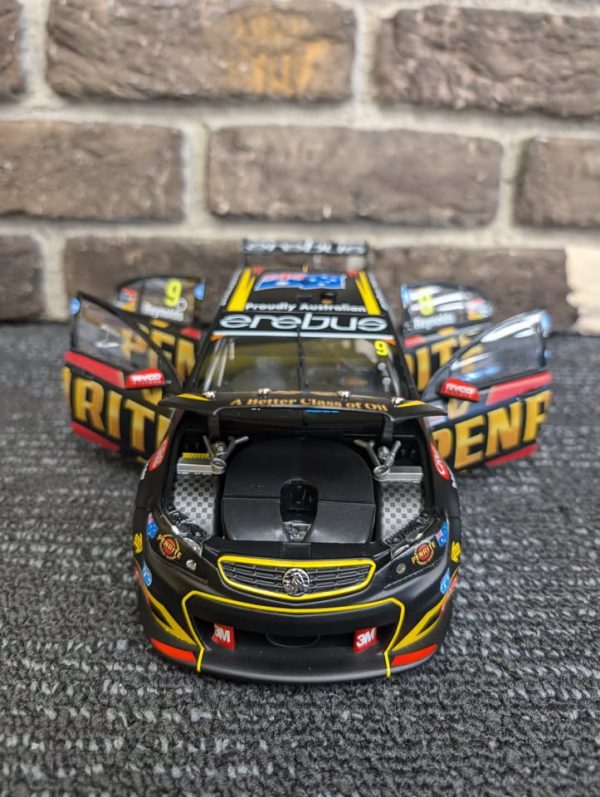 Authentic Collectables Holden VF Commodore - LG20380 - Image 9