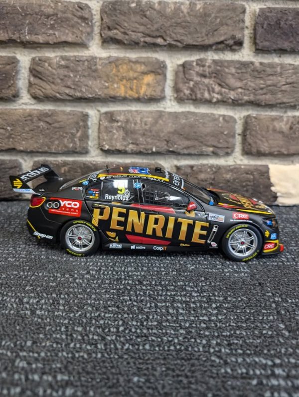 Authentic Collectables Holden VF Commodore - LG20380 - Image 11