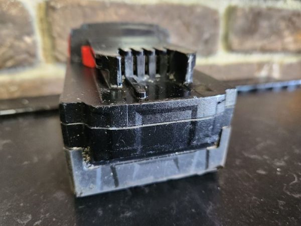 Milwaukee 18v 5ah Battery - HL23867 - Image 8