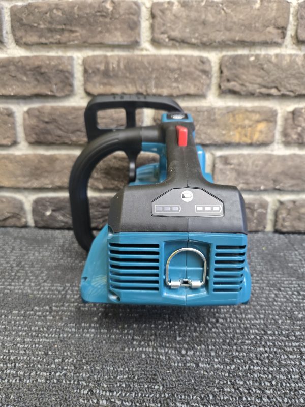 Makita 18V 300mm Chainsaw (Skin only) - 24259 - Image 4