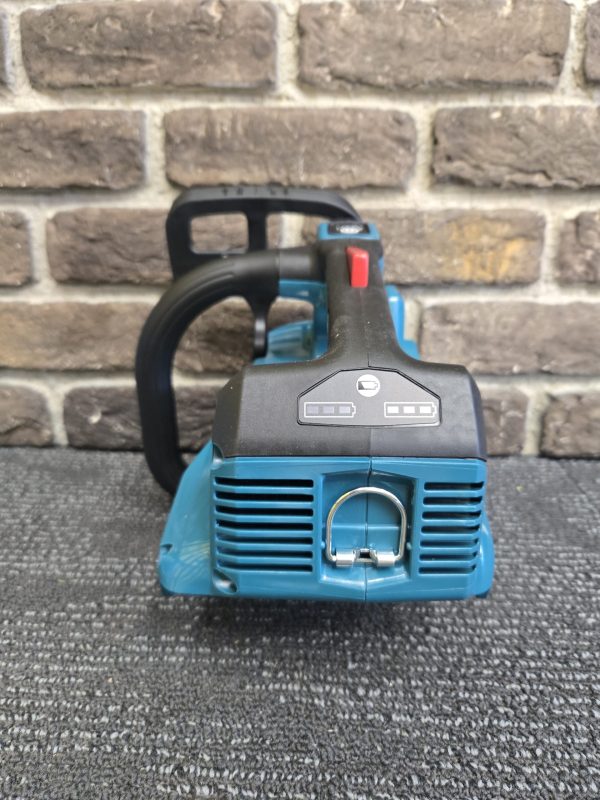 Makita 18V 300mm Chainsaw (Skin only) - 24259 - Image 12
