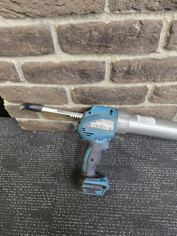 Makita Caulking Gun (Skin only) - 24372 - Image 4