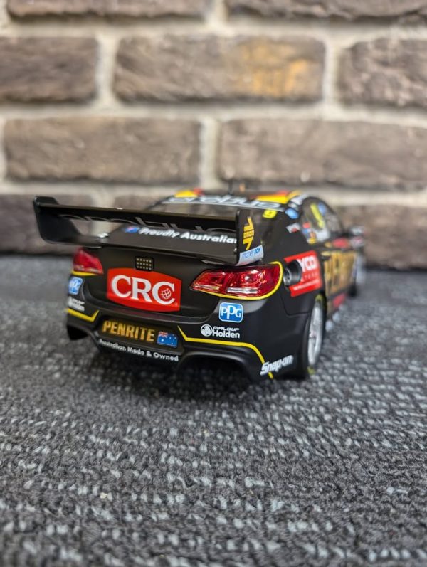 Authentic Collectables Holden VF Commodore - LG20380 - Image 5