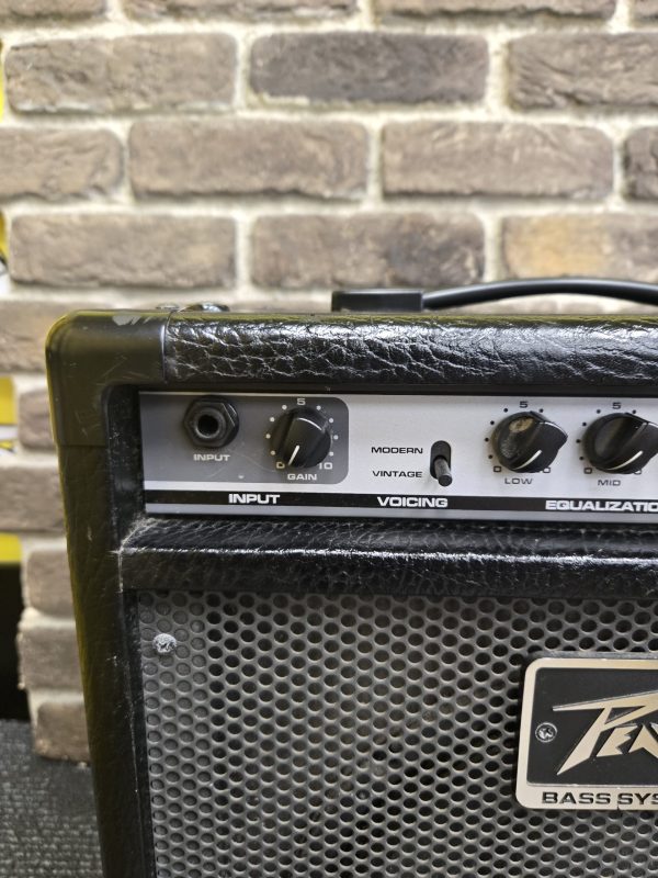Peavey Guitar Amp - Image 9