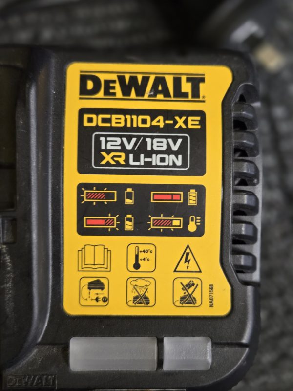 DEWALT 12/18V BATTERY CHARGER - LG24154 - Image 3