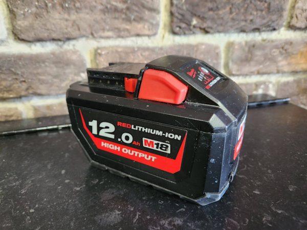Milwaukee 18v 12ah Battery - HL23869 - Image 6